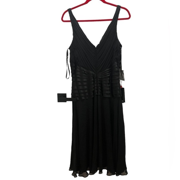 NWT Tadashi Black Midi Dress Sleeveless V Neck Ruched Back Zip closure Size 14 - Picture 1 of 9